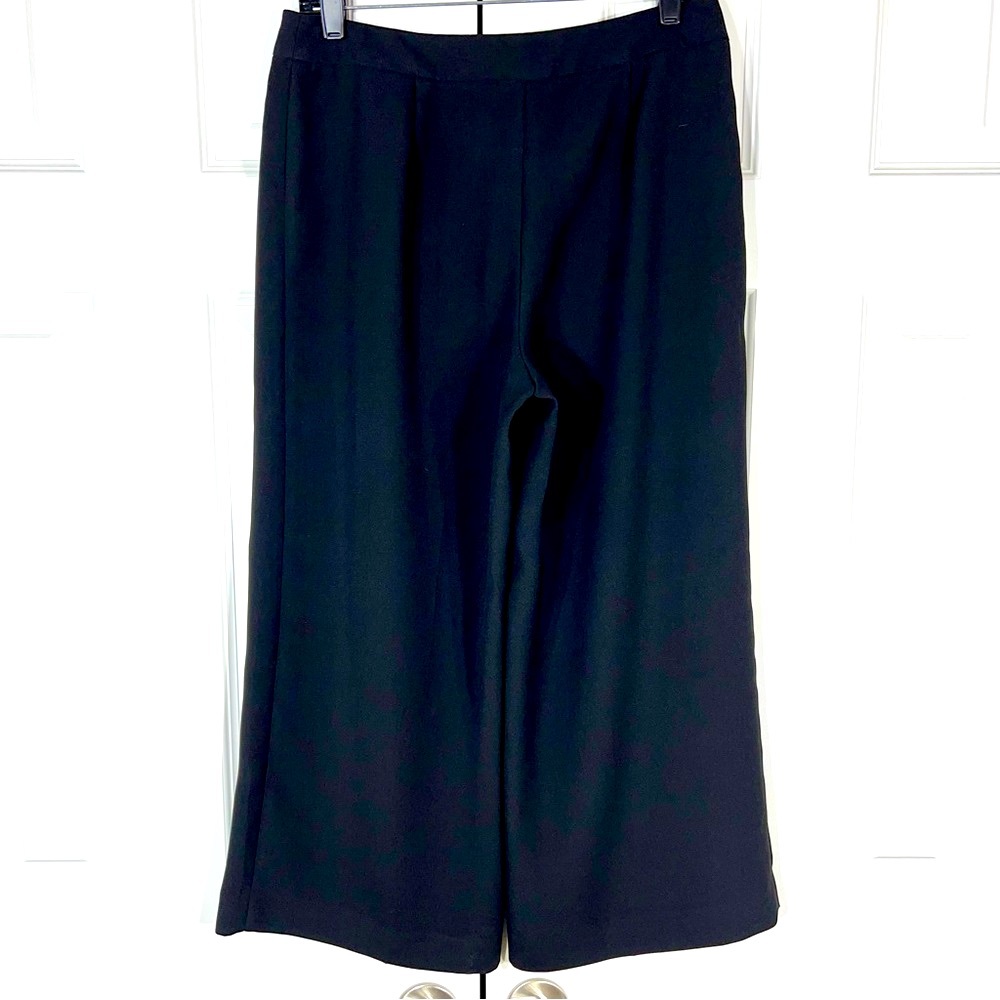 Vince Camuto Black Flat Front Crop Bell Leg Pants with zipper pocket.